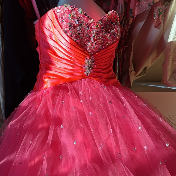 EUC! Mori Lee -  Prom/ Quince/ Sweet 16- Special Event! STUNNING!!🤩 US size 3/4 - Picture 4 of 6